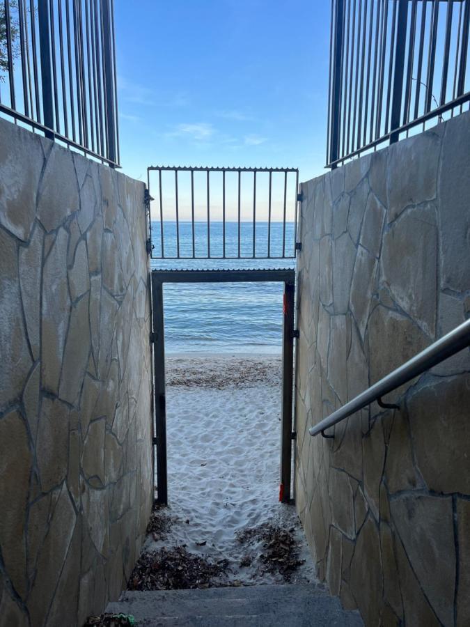 Appartement Pied Dans L'Eau Ла-Сейн-сюр-Мер Экстерьер фото
